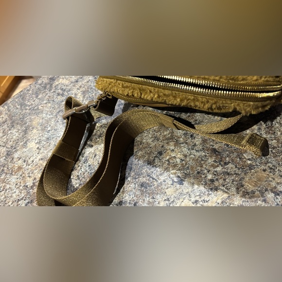 SOLD - Lu lu fleece bag - Picture 2 of 3